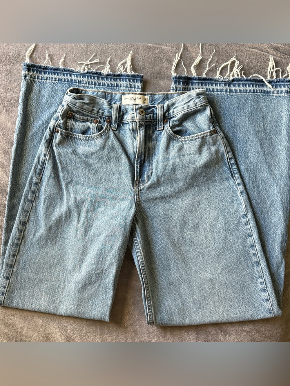 Abercrombie & Fitch High Rise Wide Leg Jeans